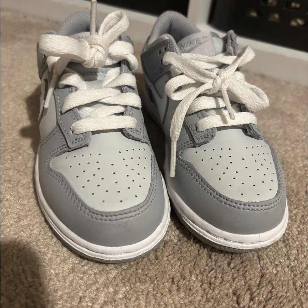 Nike Kids Sneakers in Light Gray and White
